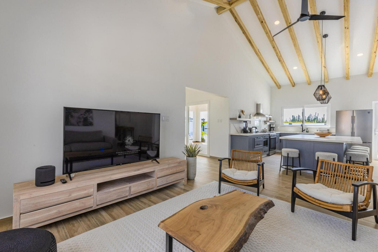 Others 5, New 3BR 2BA With Huge Pool and Outdoor Area BBQ