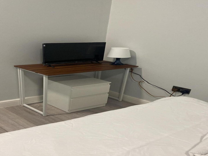 Bedroom 2, Studio - Sleeps 3 - Pet Friendly, London