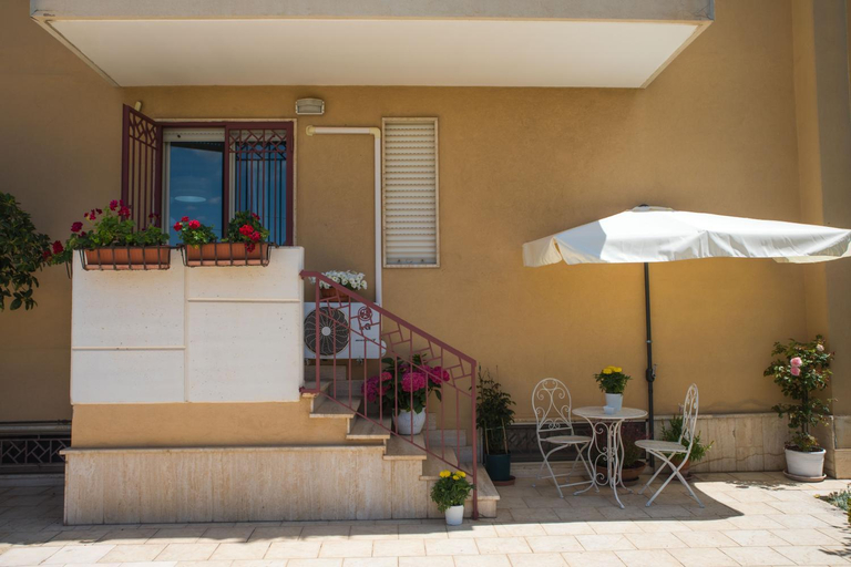 Others 4, Di Fiore in Fiore LT free private parking, Bari