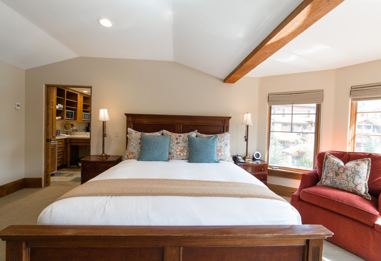 Room 3, Deluxe King 1 Bedroom Hotel Room by RedAwning, Summit