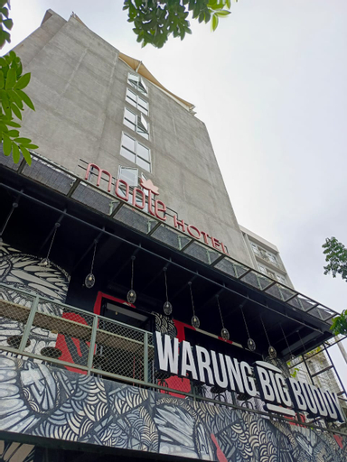 Exterior & Views 21