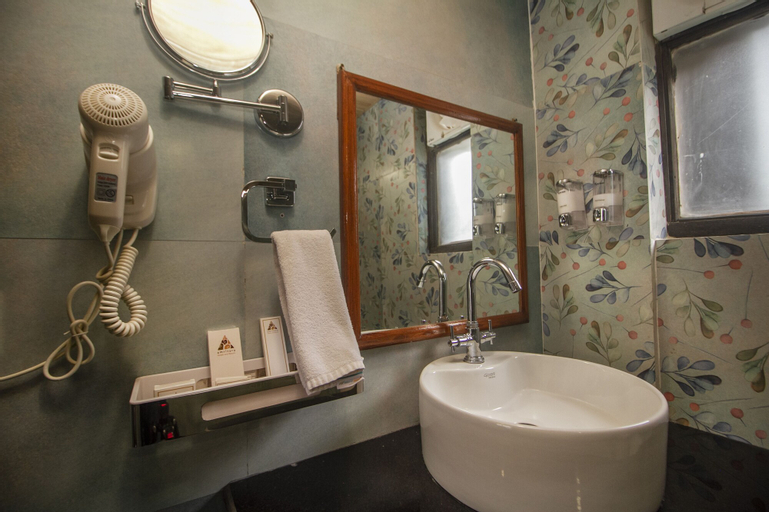 Bathroom 11