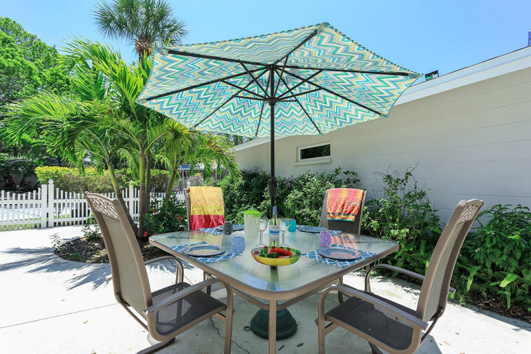 Exterior 1, Moonmist Circle-steps to Heated Pool, Sarasota