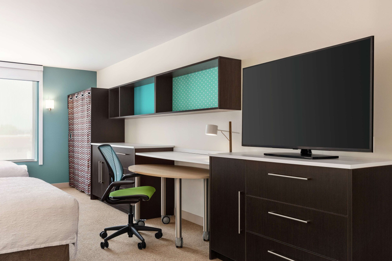 Bedroom 3, Home2 Suites By Hilton Milwaukee West, Milwaukee
