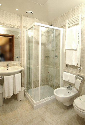 Bathroom 4, Hotel Pergola, Verona