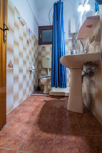 Bathroom 2, Zozas Rooms, Thessaly
