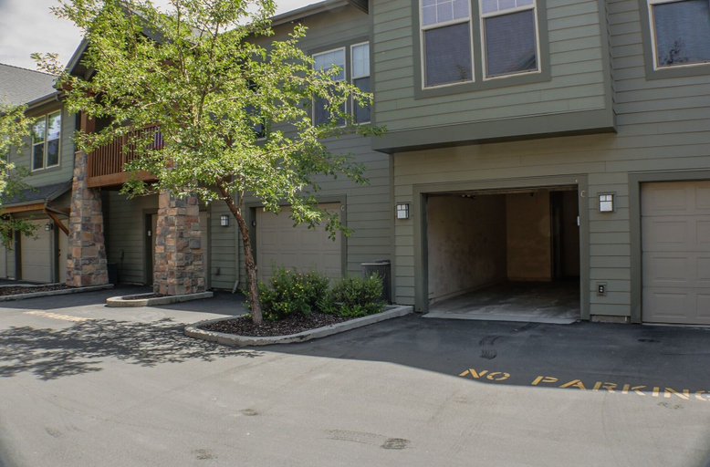 Exterior 3, Foxpoint 2 Bedroom Condo by RedAwning, Summit