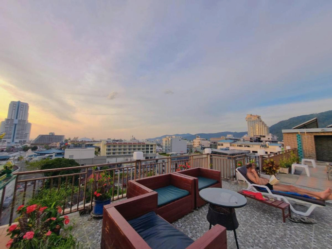 Exterior & Views 10