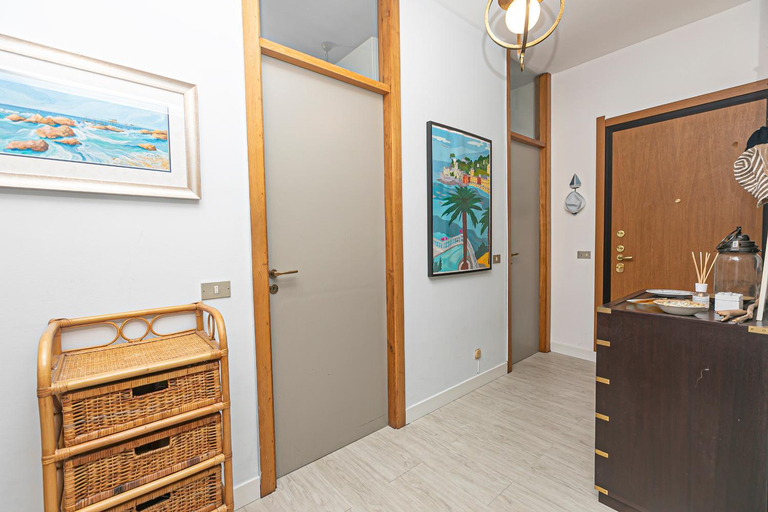 Others 5, Real Italian Estate - A Due Passi dal Mare, Genova