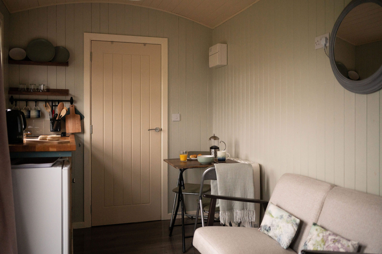 Others 5, 1 Bed Shepherds Hut-sleeps 2-pets-parking-mtn View, Fermanagh and Omagh