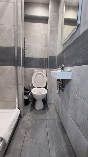 Bathroom 4, Argyle Square Hotel, London