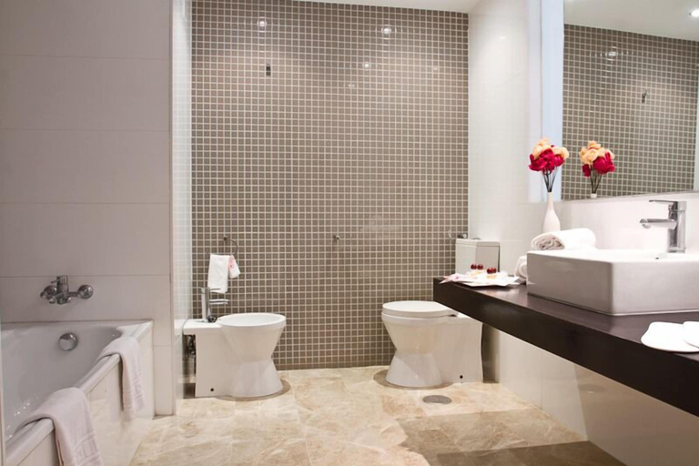Bathroom 5, Dynastic Hotel & Spa, Alicante