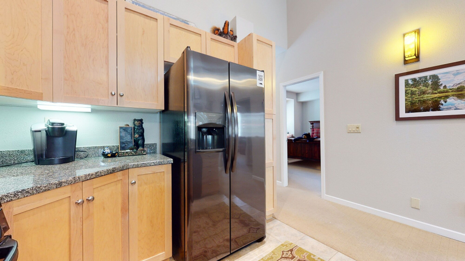 Private kitchen 3, Mammoth Green #205 3 Bedroom Condo by RedAwning, Mono
