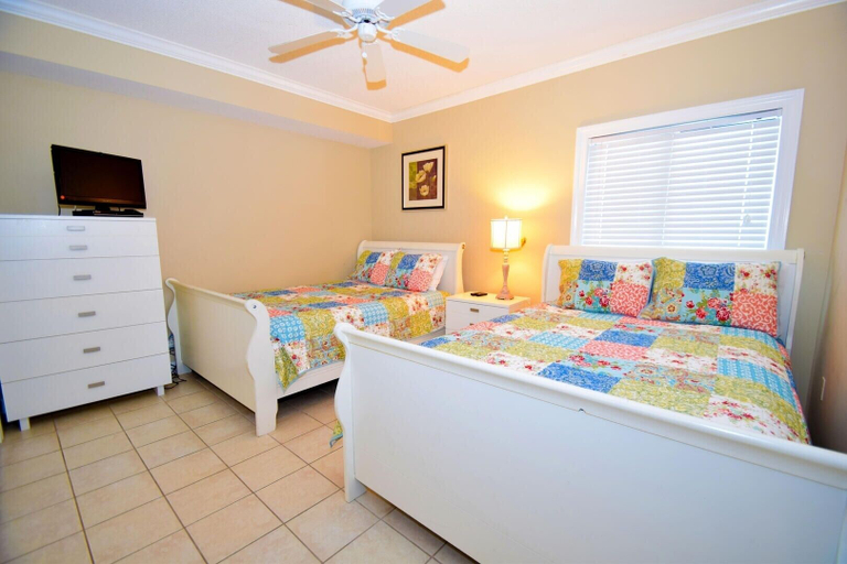 Room 2, Ocean's Edge 403 3 Bedroom Condo by RedAwning, Worcester