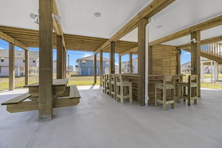Outdoor dining 5, Tideâs Up 3 Bedroom Home by RedAwning, Galveston