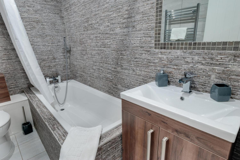 Bathroom 2, RST Rodney Street, Sefton
