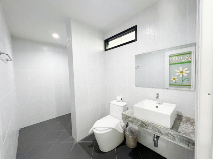 Bathroom 4, Chanakarn Pool Access Rawai, Phuket Island