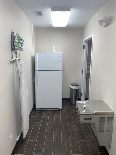 Bathroom 3, Pine Mountain Inn, Bell