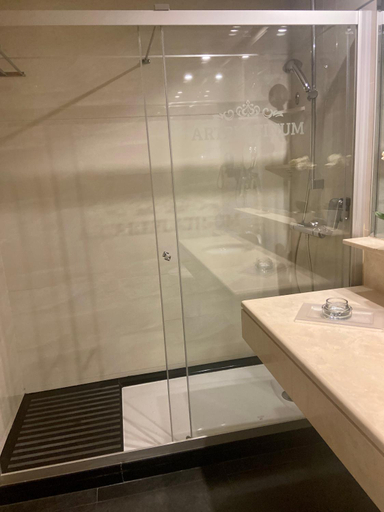 Bathroom 2, ArtPlatinum SUITES&APARTMENTS, Málaga