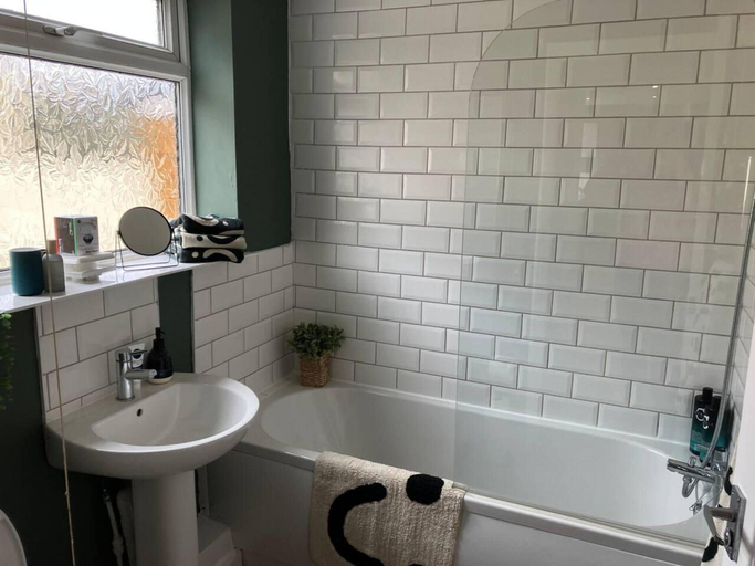 Bathroom 3, Rose Cottage - 5 Person, City Centre With Parking, Sunderland