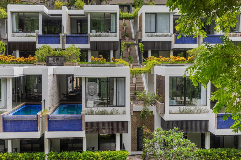 Exterior & Views 21