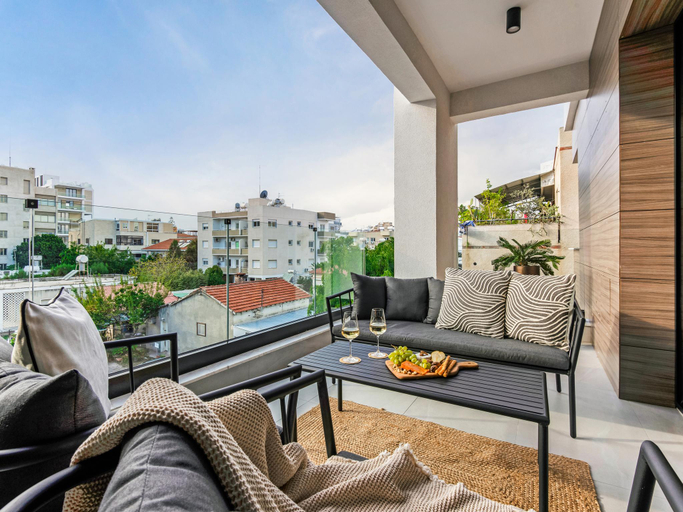 Others 4, Sanders Premier - Cozy 2 bdr. apt. with balcony