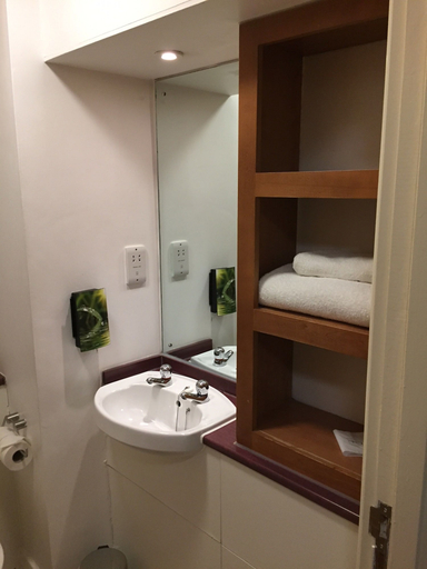 Bathroom 5, Lea Gate By Greene King Inns, Lancashire