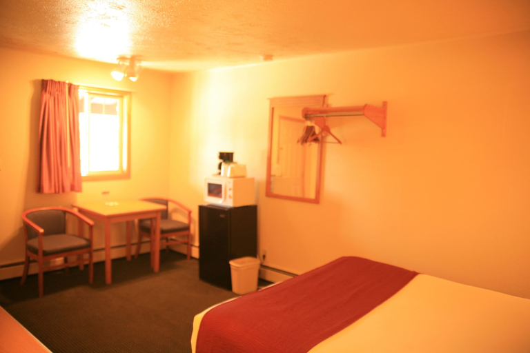 Bedroom 4, Black Canyon Motel, Montrose