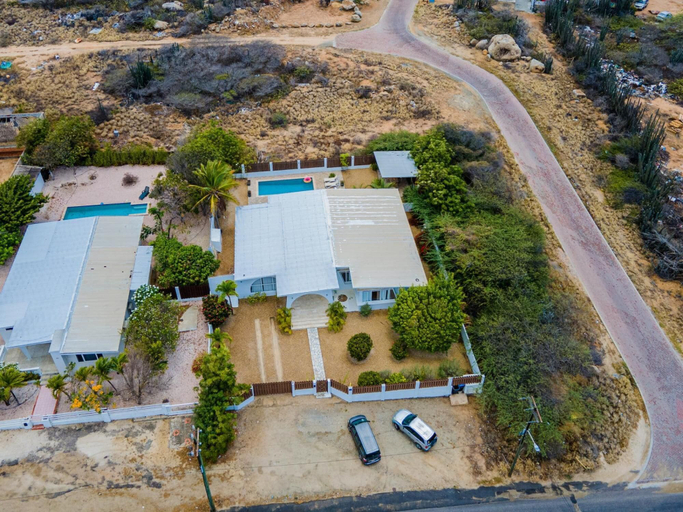 Exterior & Views 2, - Large Private Pool With Outdoor Dining - Centrally Located in the Island - Poo
