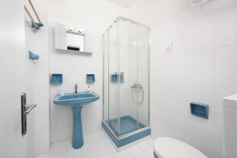 Bathroom 3, Filoxenia Kirki apartments, Ionian Islands