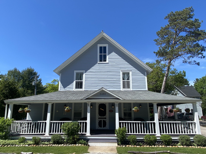 Exterior & Views 1, The Sylvan Inn, Leelanau
