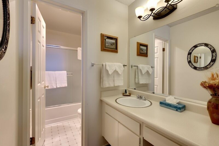 Bathroom 4, St. Anton Wooded View 2-Bedroom Condos w/ fireplace, Mono