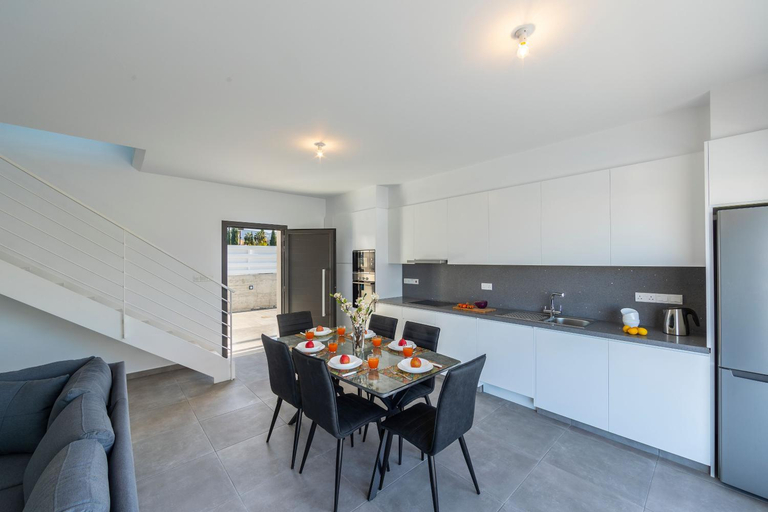 Others 2, Villa Marlene, walking distance to Coral Beach!