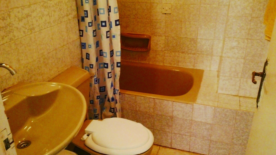 Bathroom 3, Milounapa