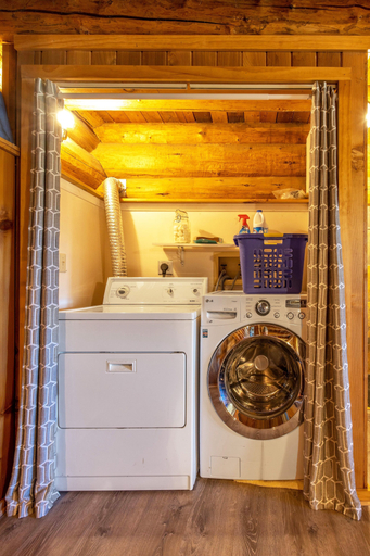 Interior 4, Rowland Log Cabin 3 Bedroom Home by RedAwning, Klickitat