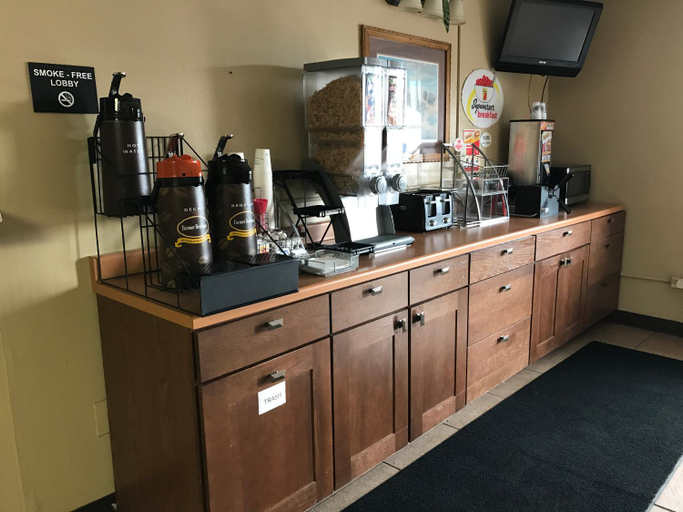Public Area 3, Super 8 by Wyndham Redfield, Spink