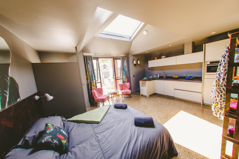 Bedroom, Archavon Luxury Studio, Cornwall