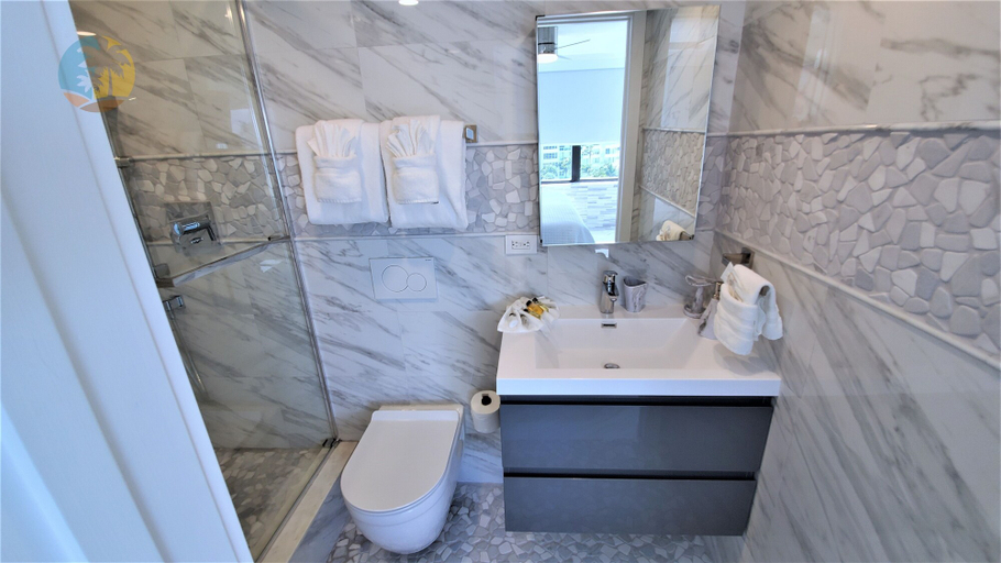 Bathroom 4, Alexander 1001 3 Bedroom Apts by RedAwning, Miami-Dade