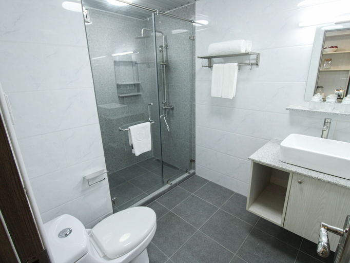 Bathroom 5, La Grande Residence, Angeles City