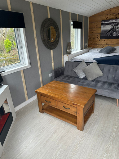 Bedroom 3, Glamping Hut - Sleeps up to 4 Hot Tub & Parking, Powys