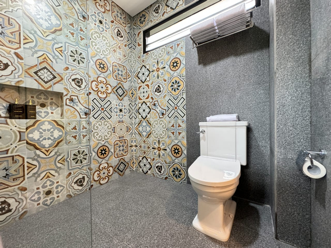 Bathroom 9