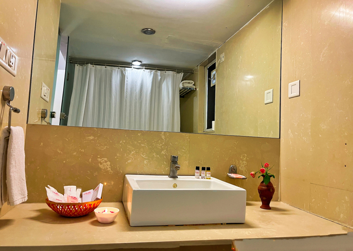 Bathroom 3, Hotel Clarks Collection Bhavnagar, Bhavnagar