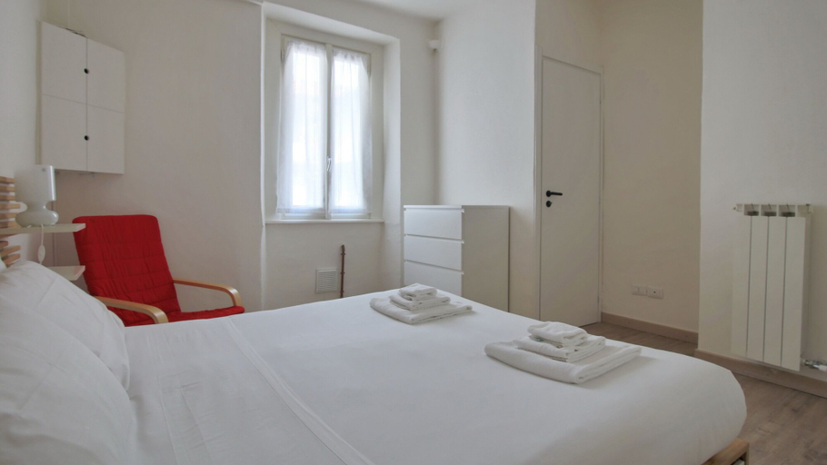 Room 4, Vitani 30 - Como, Como