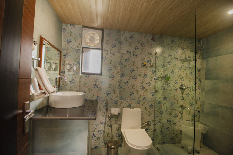 Bathroom 10