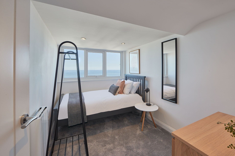 Room 3, Host Stay Penthouse Pier View, North Yorkshire