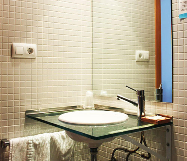 Bathroom 5, Hotel Casa Del Mar, Girona