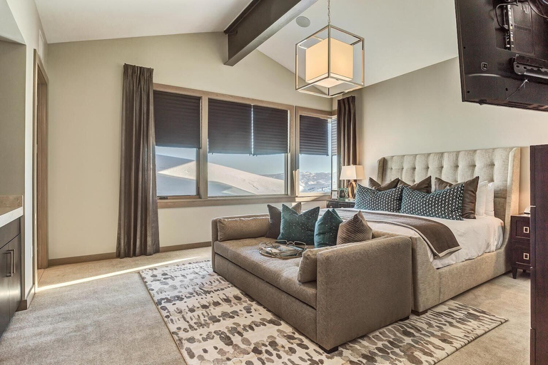 Room 2, Three Bedroom Penthouse 3 Apartment Hotel by RedAwning, Summit
