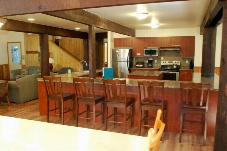 Others 4, Mt Baker Lodging Cabin 3 Sleeps 26, Whatcom