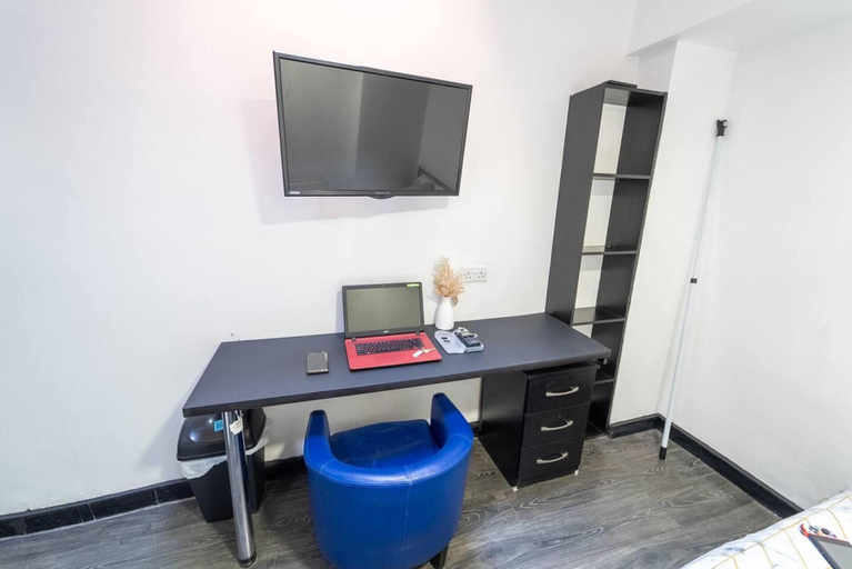 Others 4, Stylish Cosy Studio in Selly Oak, Birmingham