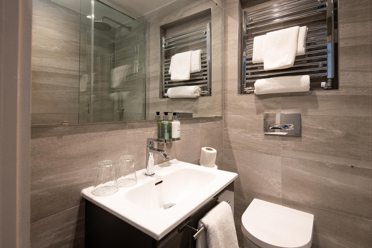Bathroom 3, Regent Hotel By The Lake, Cumbria